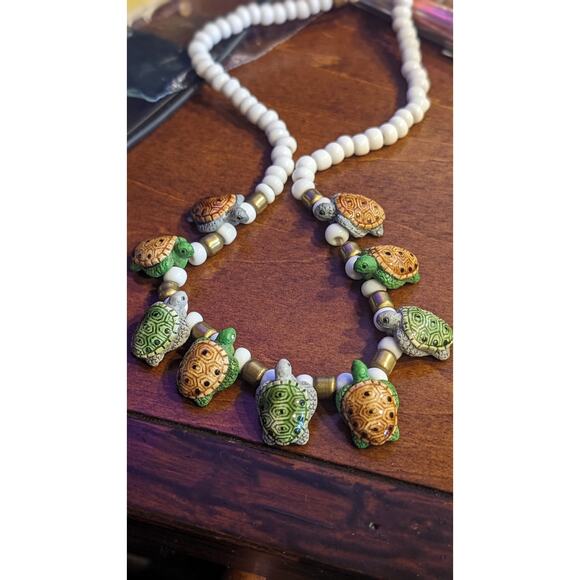 Glass Bead Ceramic Turtle Necklace & 70s Seed Bead Flower Choker - Picture 2 of 14